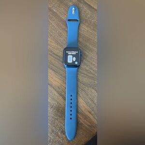 Apple Watch Series 6 (GPS + Cellular, 40mm) - Blue Aluminum Case navy band
